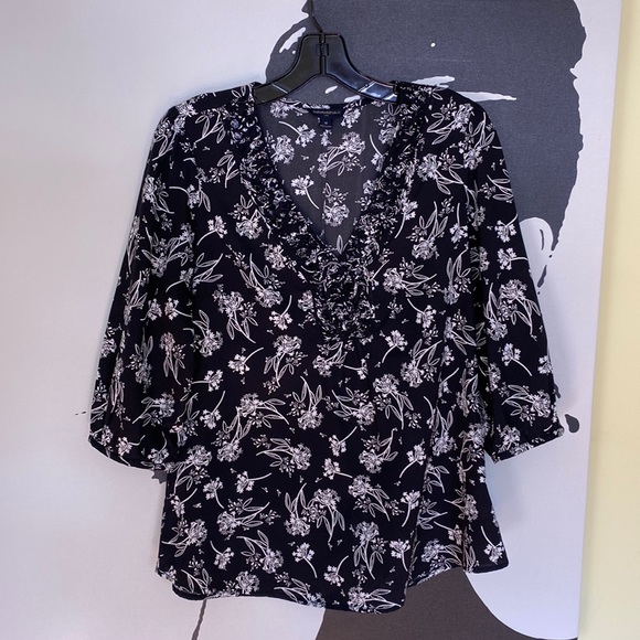 Banana Republic Black/White Floral V-Neck Tunic - Size M - Picture 4 of 12